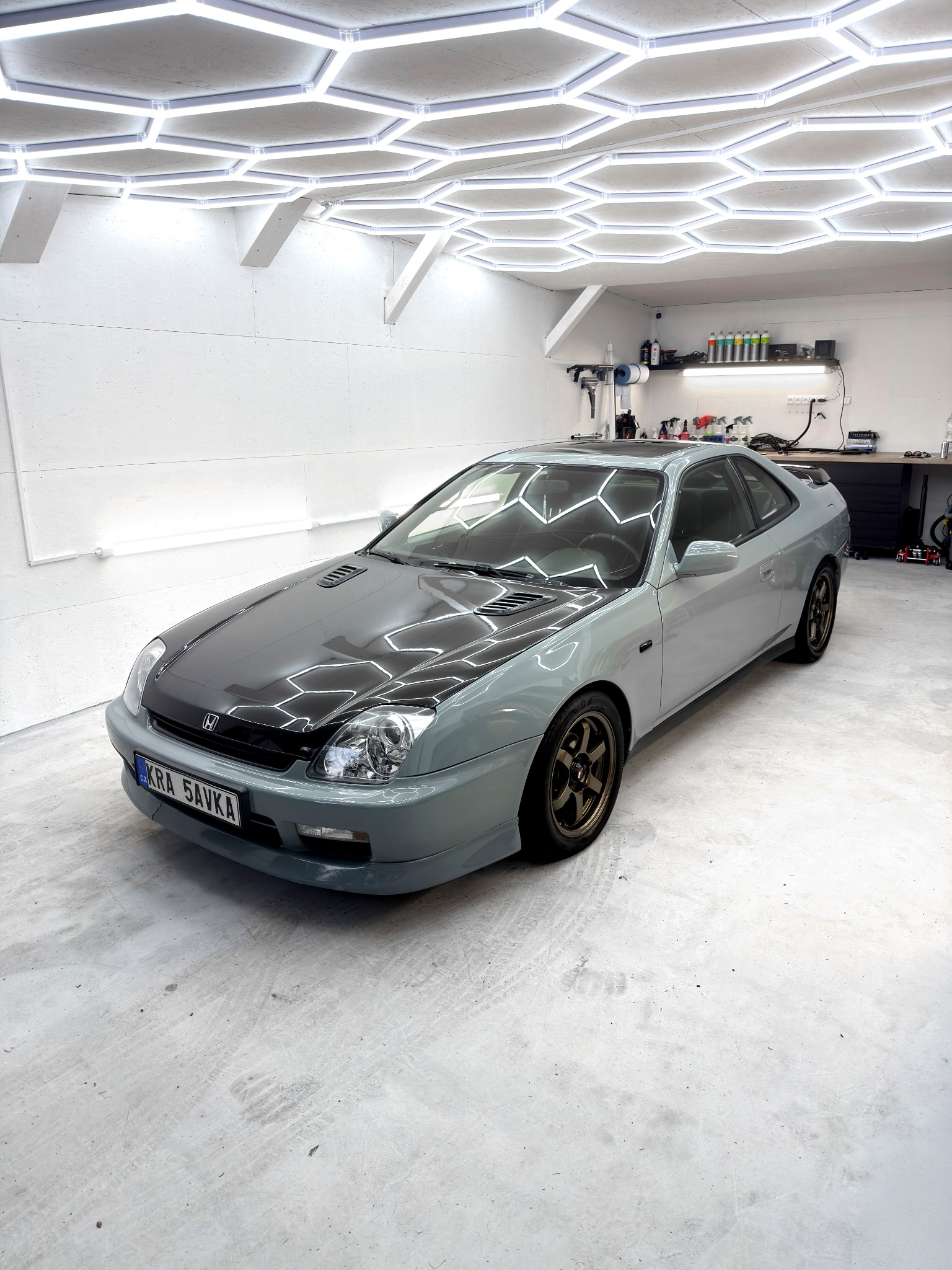 Honda Prelude po detailingu v nasvíceném studiu
